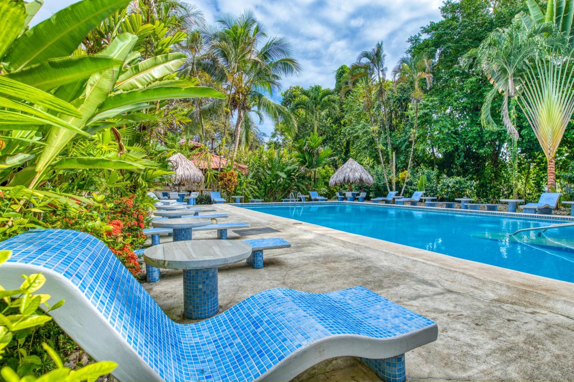 Atlantida Lodge Cahuita Exterior photo